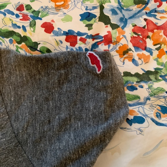 Quinnipiac University Gray Q Logo Tee - Picture 4 of 4